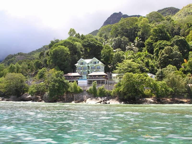 Hotel Treasure Cove & Restaurant 3*