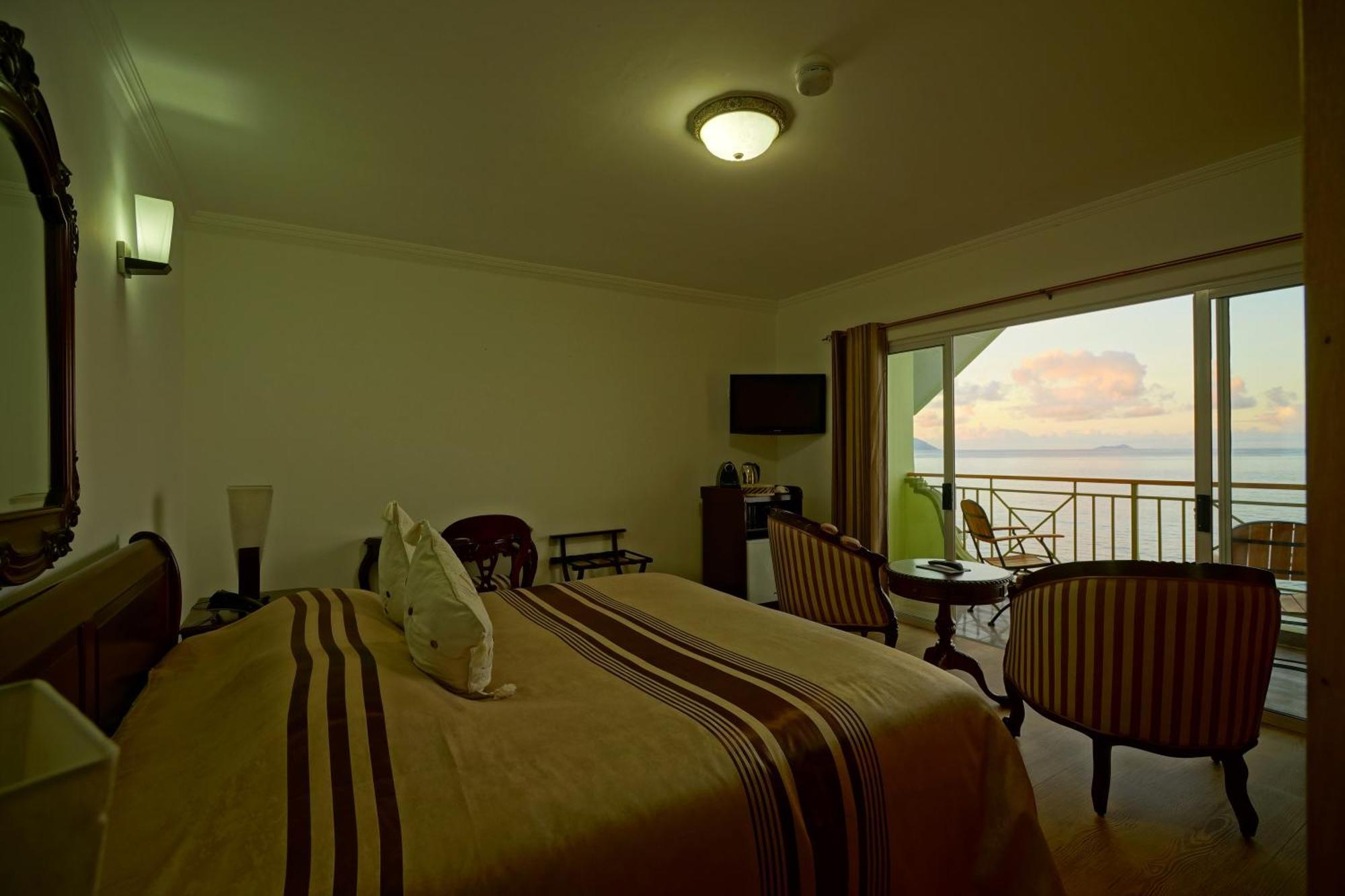 Treasure Cove & Restaurant Hotel